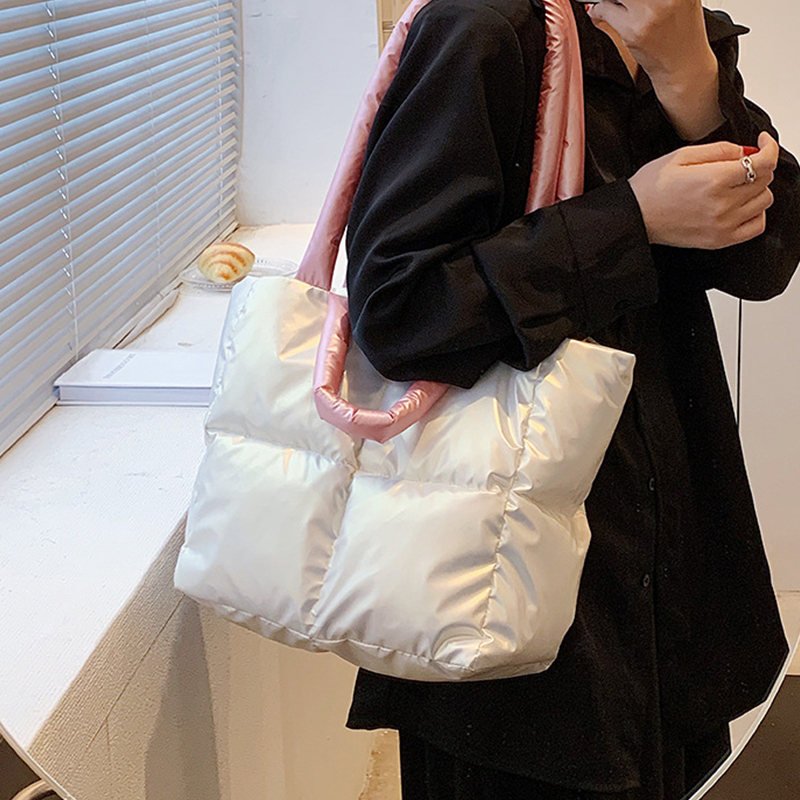 Bolso de hombro acampanado de  - Interior Design Warm reseña y precio